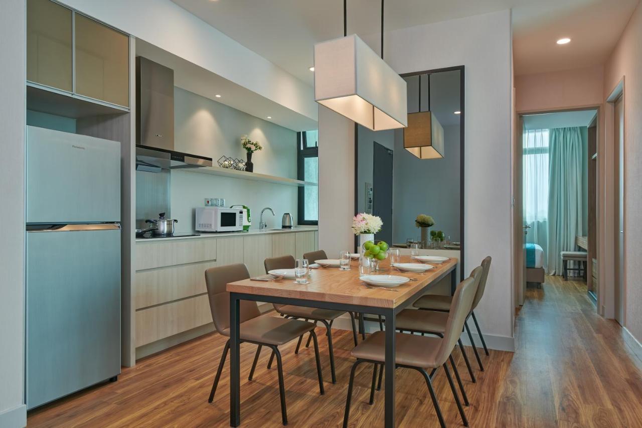 Mercure Living 푸트라자야 외부 사진 A typical kitchen and dining room