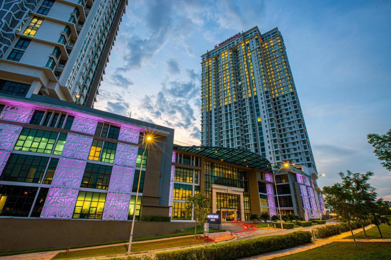 Mercure Living 푸트라자야 외부 사진 The light and sound show at the main entrance of the complex