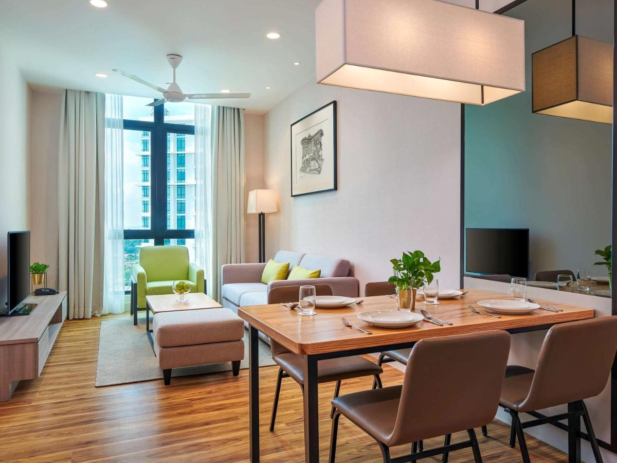 Mercure Living 푸트라자야 외부 사진 A typical living room of a serviced apartment in Kuala Lumpur, Malaysia.