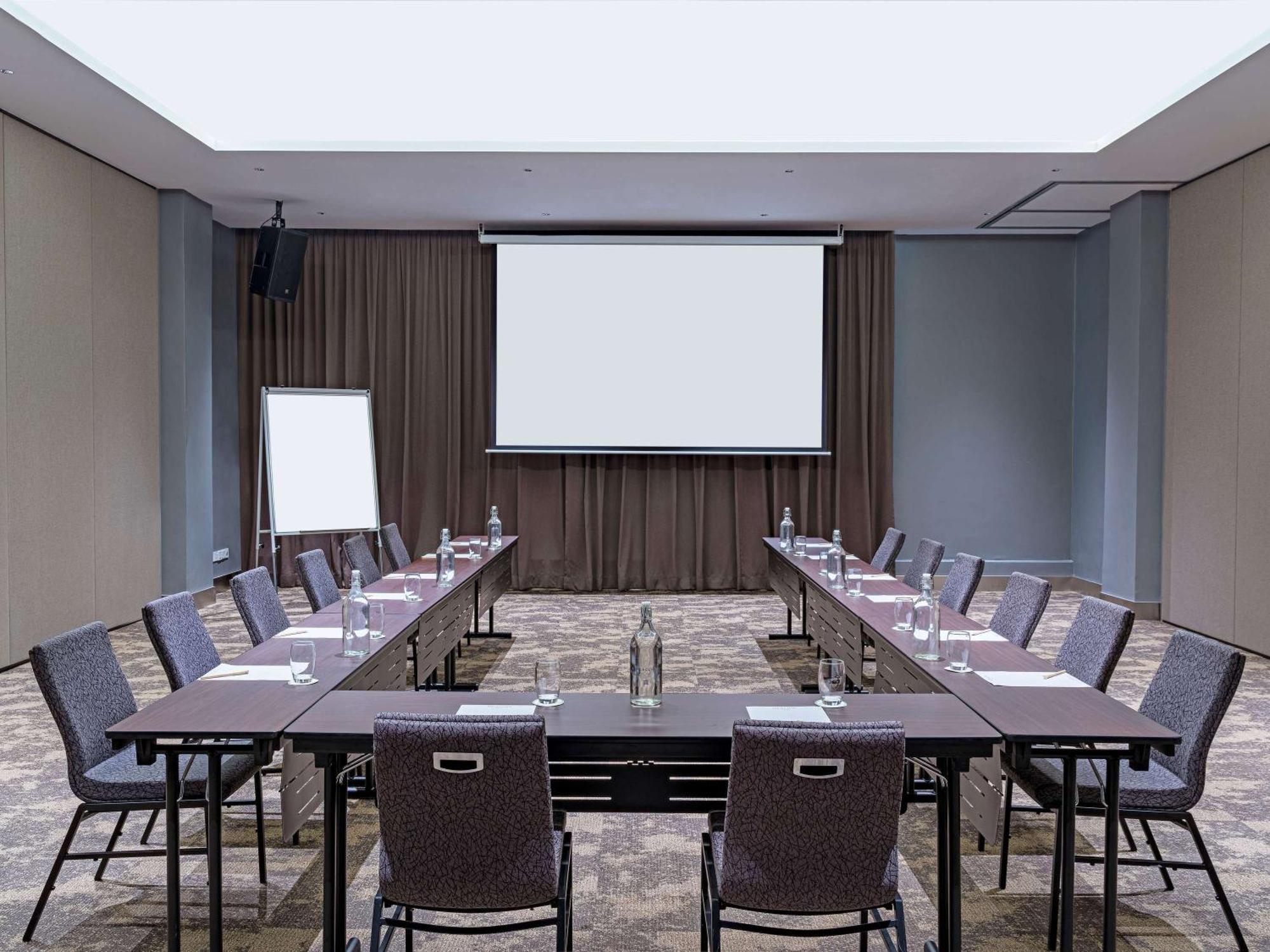 Mercure Living 푸트라자야 외부 사진 A meeting room