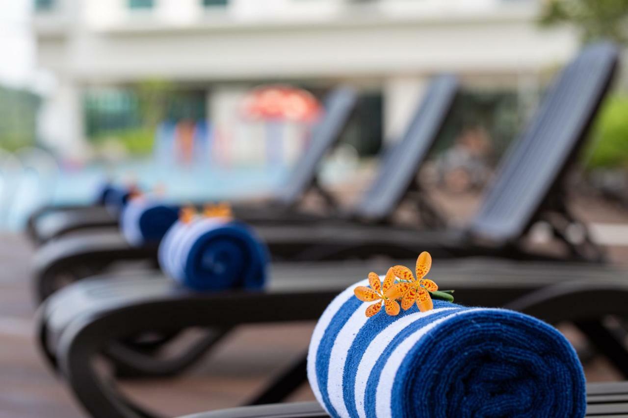Mercure Living 푸트라자야 외부 사진 A rolled towel